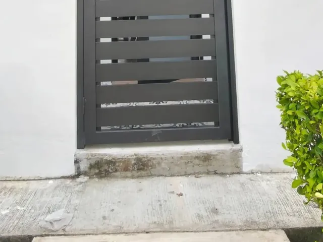 Grill Pintu Keselamatan